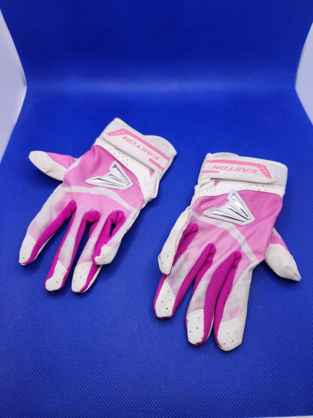 EASTON YOUTH GIRLS SOFTBALL BATTING GLOVES, PINK/WHITE, Girls Size SMALL